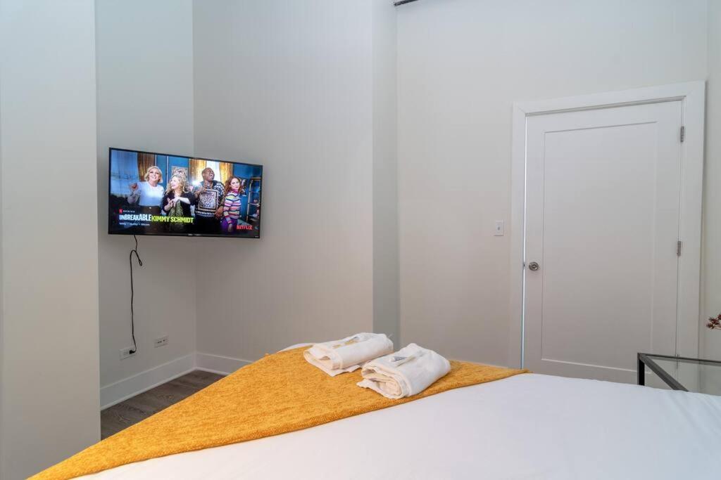 Mccormick Place 2Br Stylish Suite With Optional Parking And Gym For Up To 8 Guests Near Soldier Field And Grant Park Чикаго Экстерьер фото